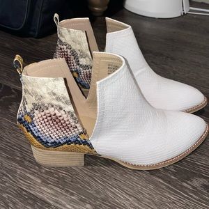 Arider Girl White & Snake-Skin Booties